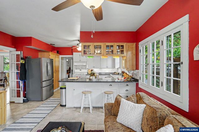 1496 Court St NE, Salem, OR 97301