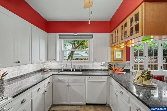 1496 Court St NE, Salem, OR 97301