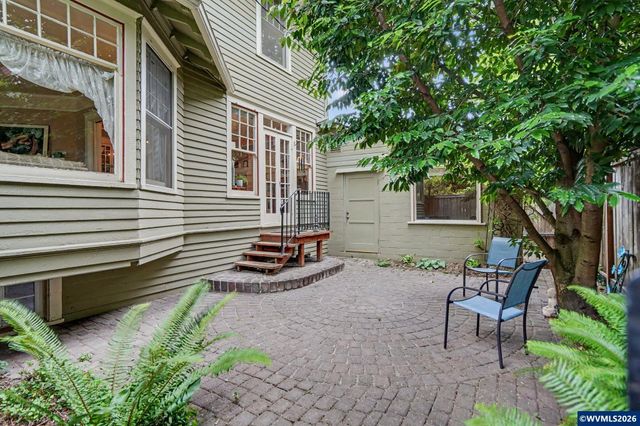 1496 Court St NE, Salem, OR 97301