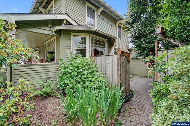 1496 Court St NE, Salem, OR 97301