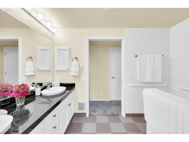 2406 Ne 151ST Ave, Portland, OR 97230