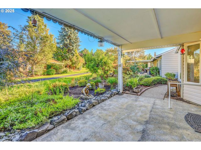 2406 Ne 151ST Ave, Portland, OR 97230