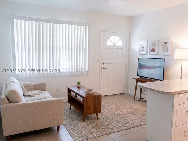 3251 SW 44th St 205, Dania Beach, FL 33312