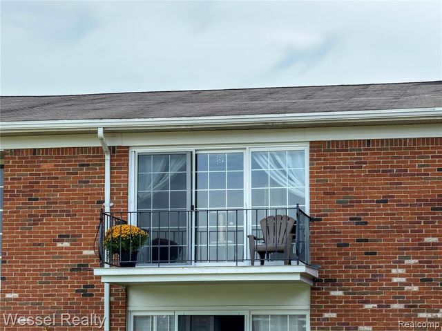508 Fox Hills Drive A7, Bloomfield Hills, MI 48304