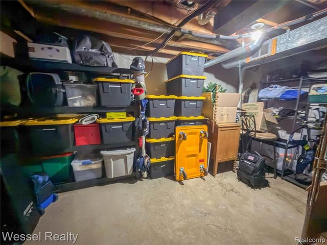 508 Fox Hills Drive A7, Bloomfield Hills, MI 48304