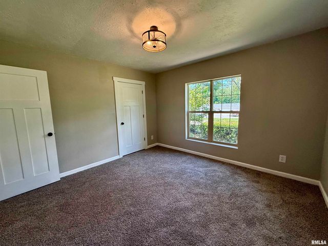 507 W GRAND Road, Carterville, IL 62918