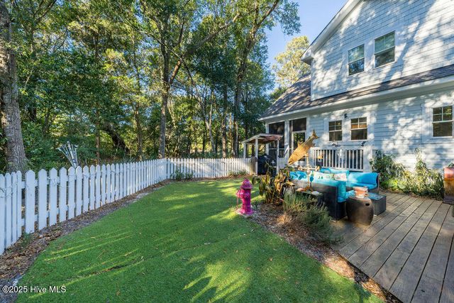 7 Red Bay Court, Southport, NC 28461