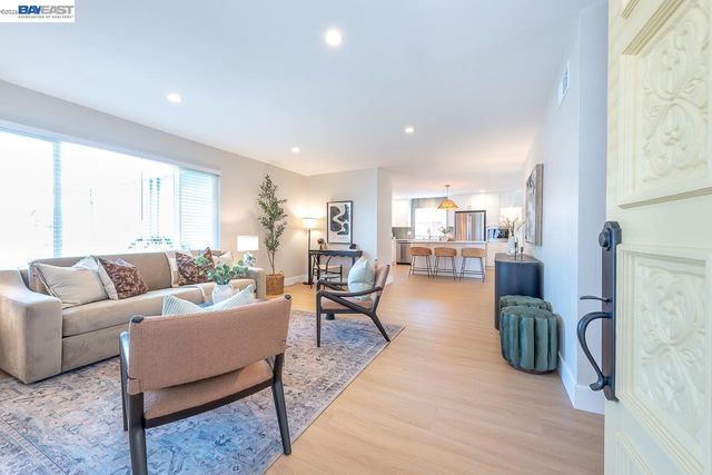 4339 Queensboro Way, Union City, CA 94587