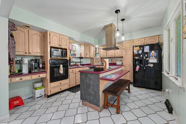 9328 Chestnut Lane, Munster, IN 46321