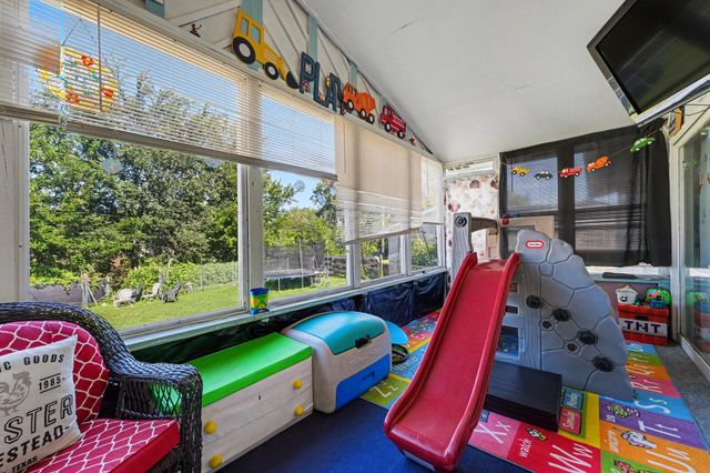 9328 Chestnut Lane, Munster, IN 46321