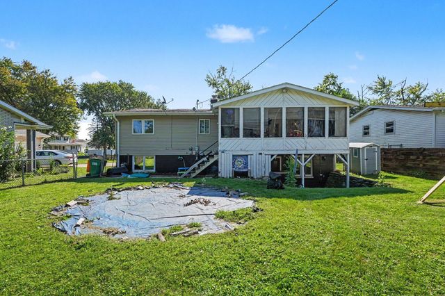 9328 Chestnut Lane, Munster, IN 46321