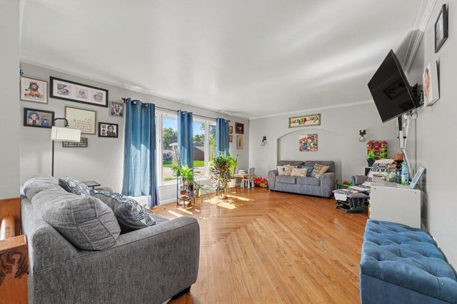 9328 Chestnut Lane, Munster, IN 46321