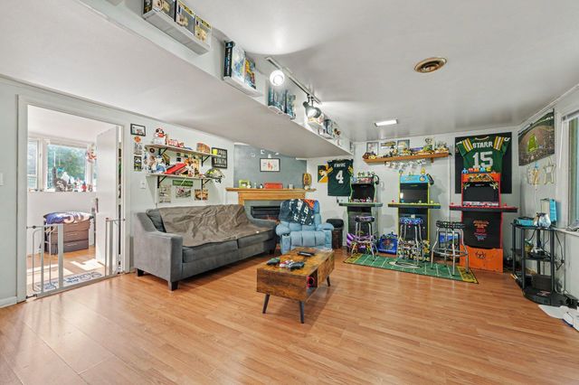 9328 Chestnut Lane, Munster, IN 46321