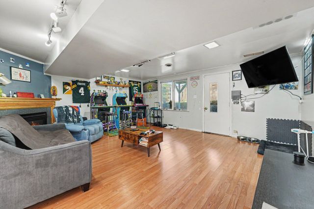 9328 Chestnut Lane, Munster, IN 46321