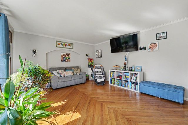 9328 Chestnut Lane, Munster, IN 46321