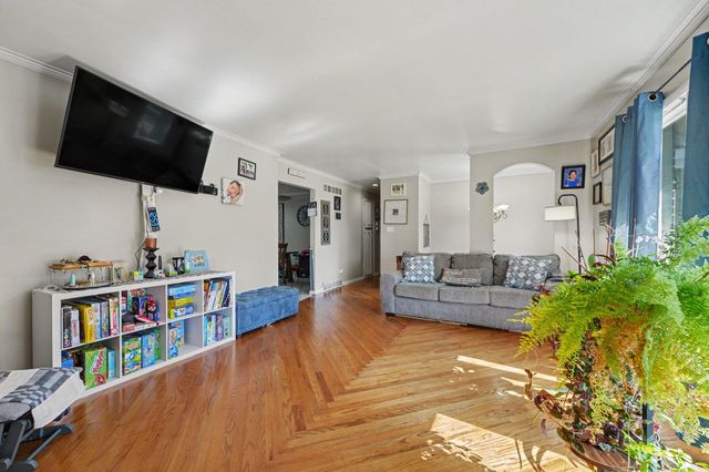 9328 Chestnut Lane, Munster, IN 46321