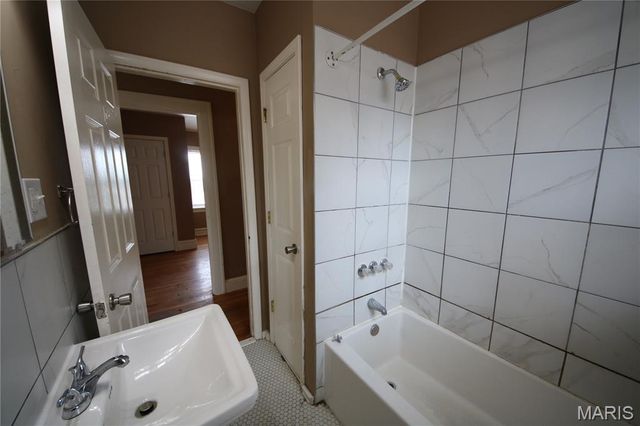 5912 Arsenal Street, St Louis, MO 63139