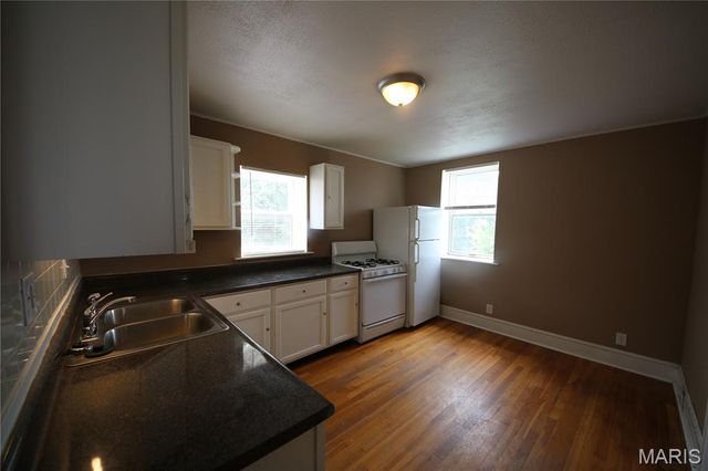 5912 Arsenal Street, St Louis, MO 63139