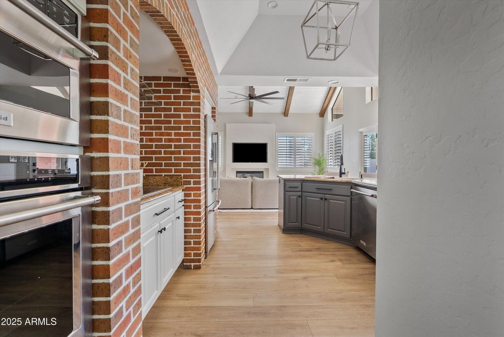 Image 11 of property listing at 1831 E LINDA Lane, Gilbert, AZ 85234