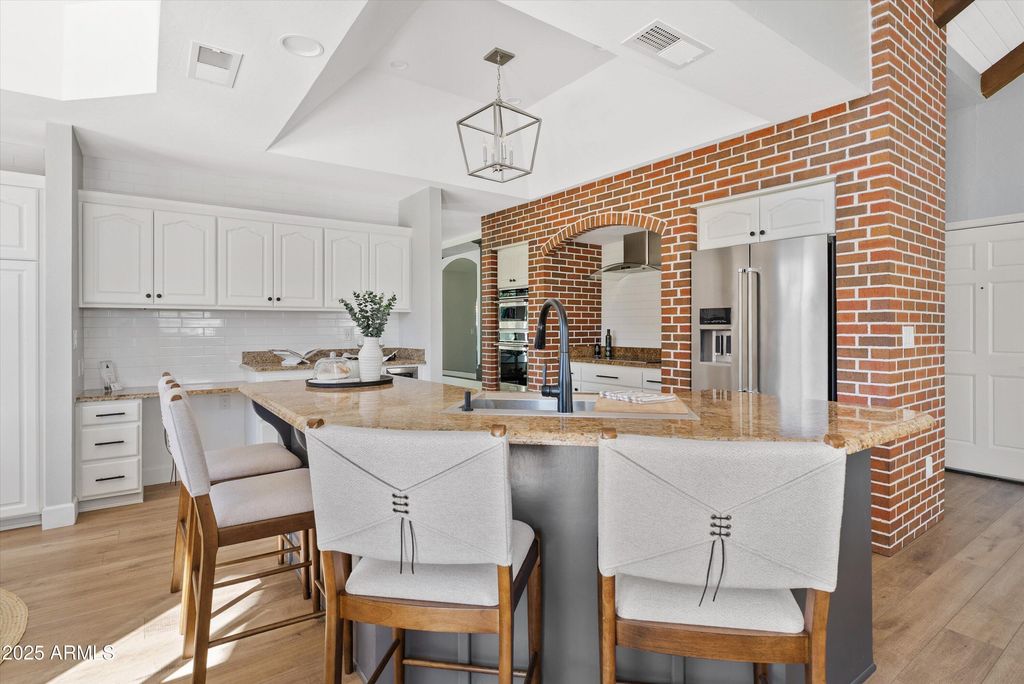 Image 12 of property listing at 1831 E LINDA Lane, Gilbert, AZ 85234