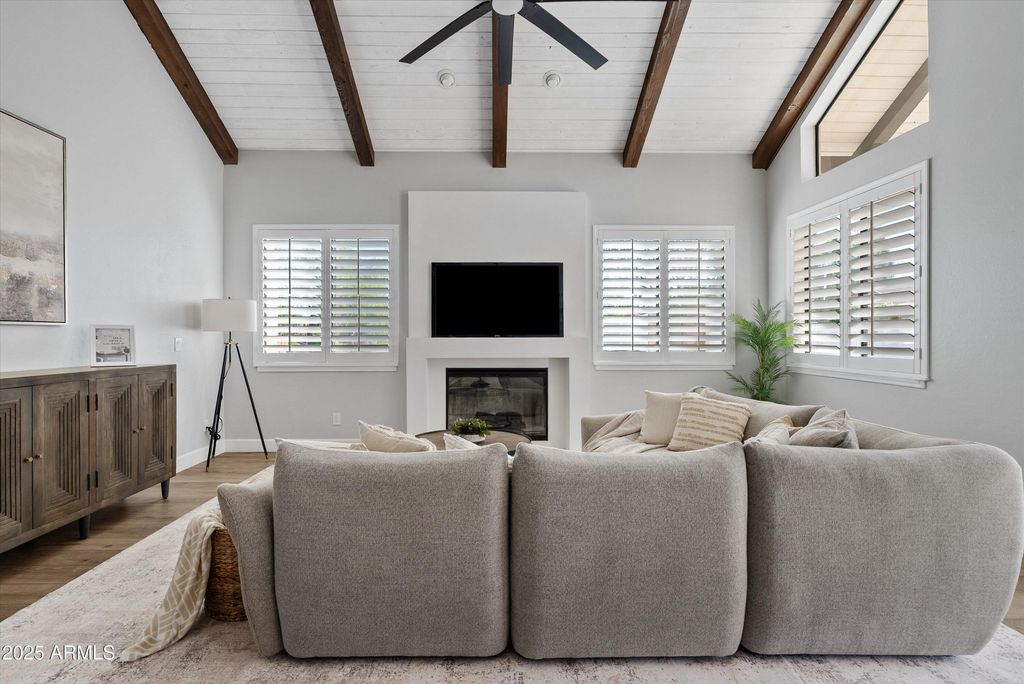 Image 18 of property listing at 1831 E LINDA Lane, Gilbert, AZ 85234