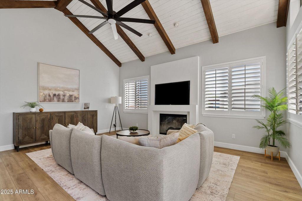 Image 20 of property listing at 1831 E LINDA Lane, Gilbert, AZ 85234