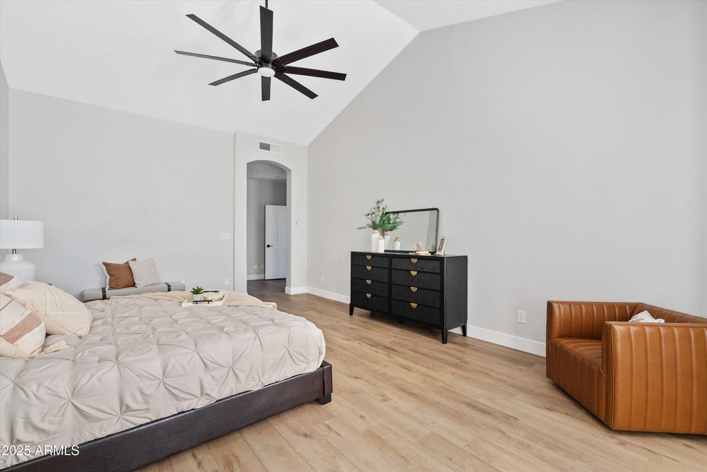 Image 27 of property listing at 1831 E LINDA Lane, Gilbert, AZ 85234