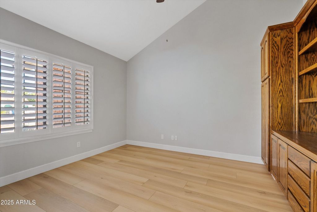 Image 5 of property listing at 1831 E LINDA Lane, Gilbert, AZ 85234