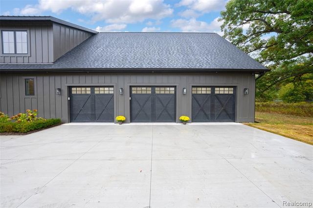 1956 Percy Lane, Highland, MI 48357