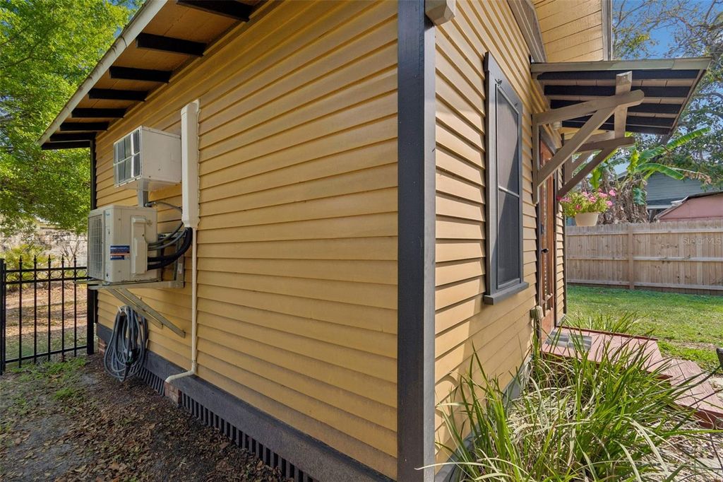 Image 39 of property listing at 1314 E 15TH AVENUE, Tampa, FL 33605