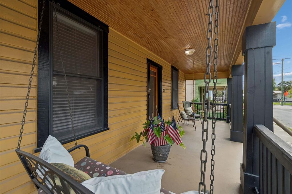 Image 9 of property listing at 1314 E 15TH AVENUE, Tampa, FL 33605