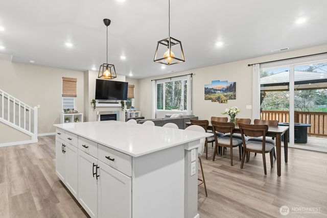 7936 8th Avenue SE, Lacey, WA 98503