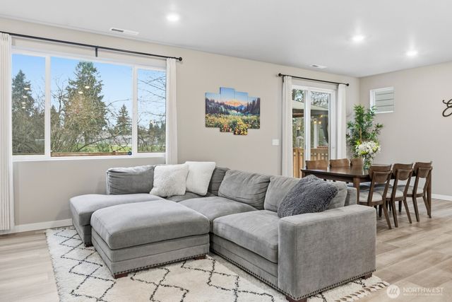 7936 8th Avenue SE, Lacey, WA 98503