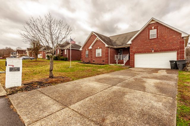 446 Robins Trl, Westmoreland, TN 37186