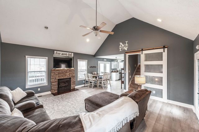 446 Robins Trl, Westmoreland, TN 37186