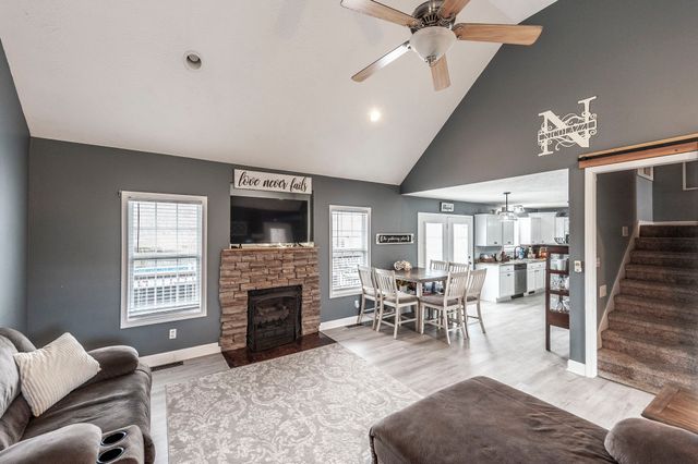 446 Robins Trl, Westmoreland, TN 37186