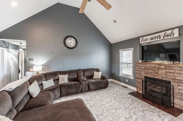 446 Robins Trl, Westmoreland, TN 37186