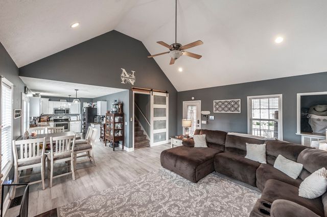 446 Robins Trl, Westmoreland, TN 37186