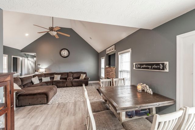 446 Robins Trl, Westmoreland, TN 37186