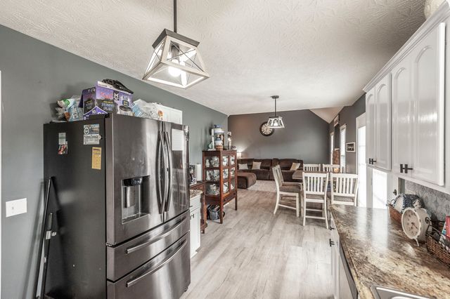 446 Robins Trl, Westmoreland, TN 37186