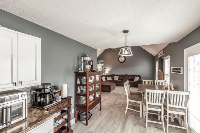 446 Robins Trl, Westmoreland, TN 37186