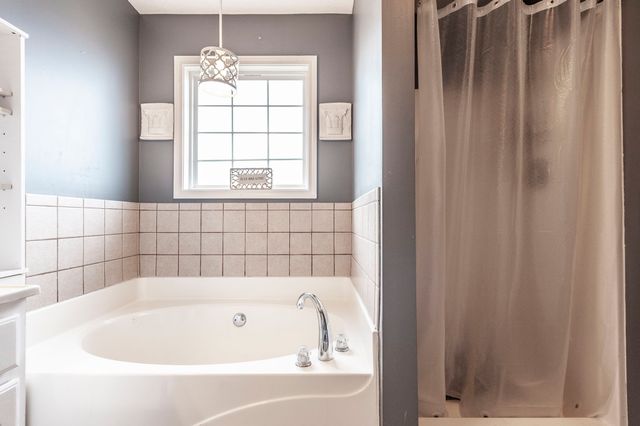 446 Robins Trl, Westmoreland, TN 37186