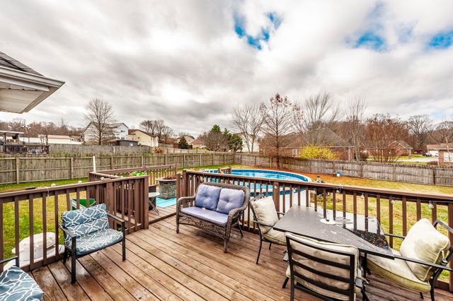 446 Robins Trl, Westmoreland, TN 37186