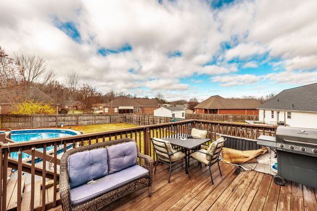 446 Robins Trl, Westmoreland, TN 37186