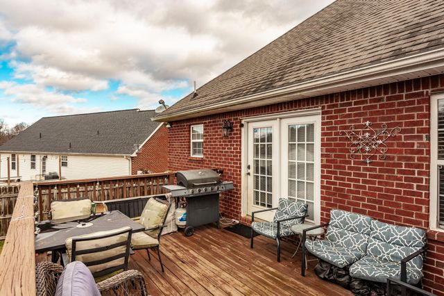 446 Robins Trl, Westmoreland, TN 37186