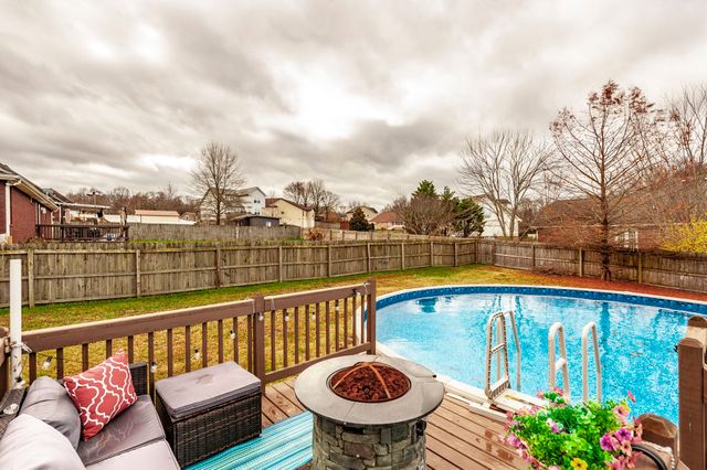 446 Robins Trl, Westmoreland, TN 37186