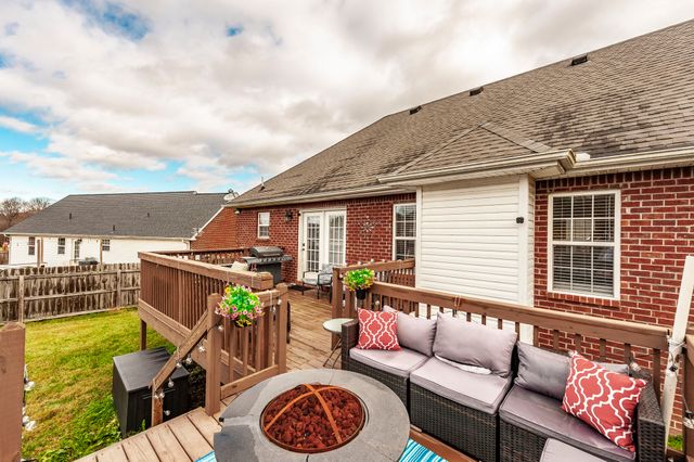 446 Robins Trl, Westmoreland, TN 37186