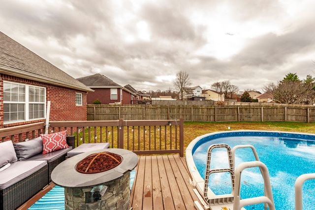 446 Robins Trl, Westmoreland, TN 37186