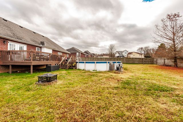 446 Robins Trl, Westmoreland, TN 37186