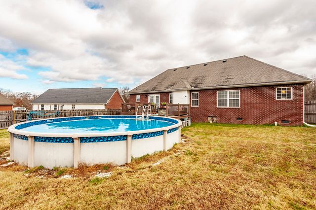446 Robins Trl, Westmoreland, TN 37186